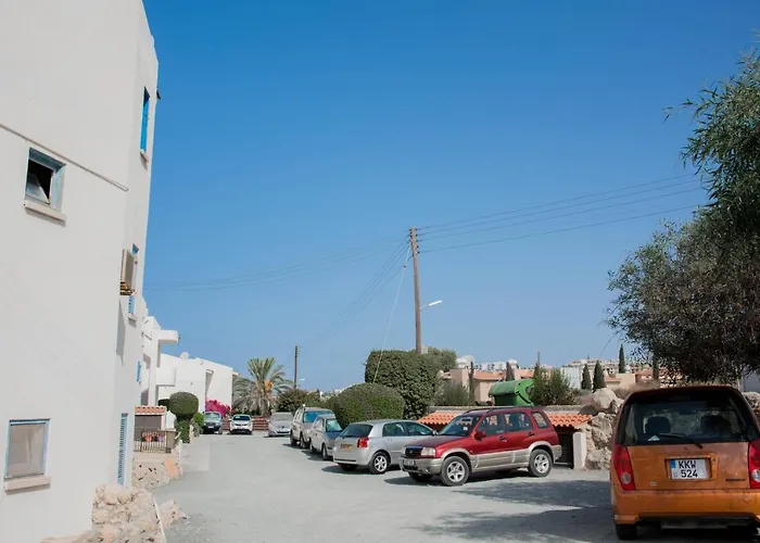 Modern Not Far From The Apartament Paphos